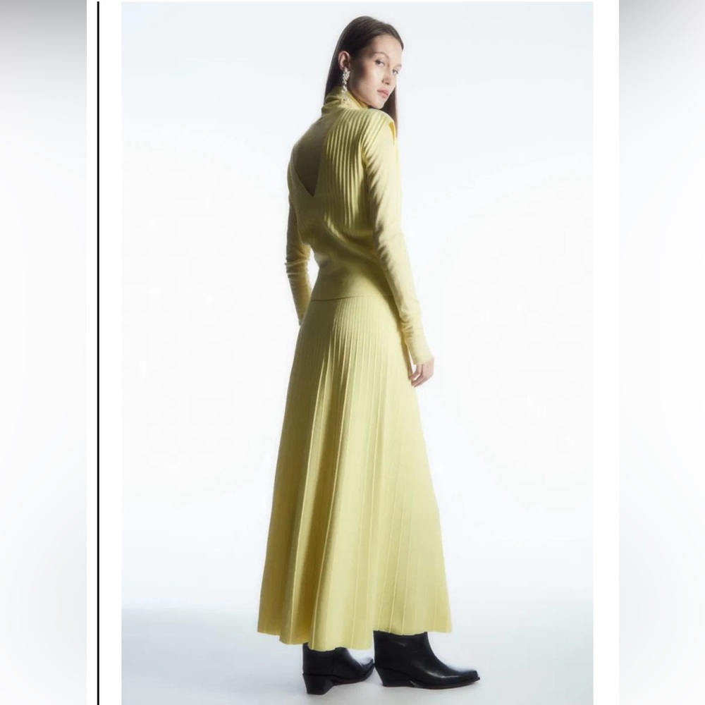 COS Cream Ribbed Knit Skirt